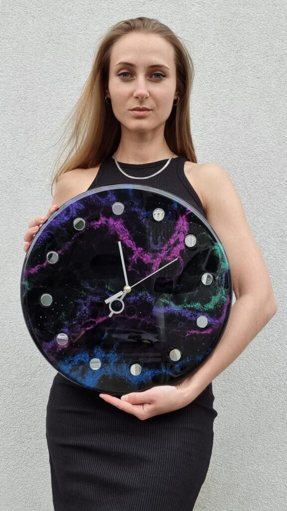 zegar z żywicą galaxy da resin art