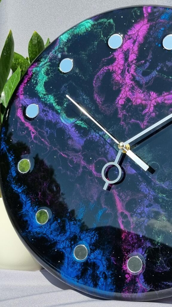 zegar z żywicą galaxy da resin art