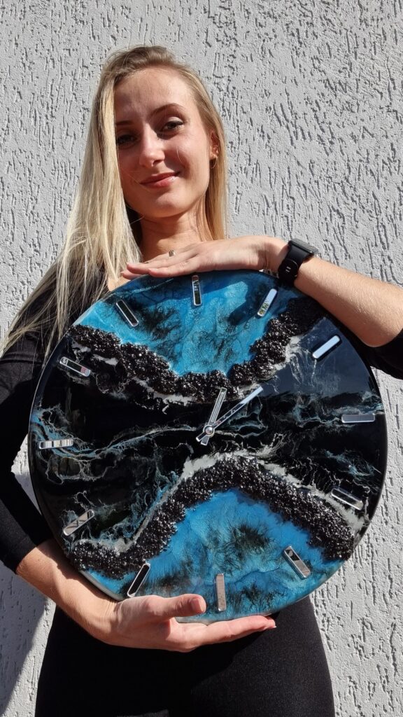 zegar z żywicą czarny niebieski srebro da resin art