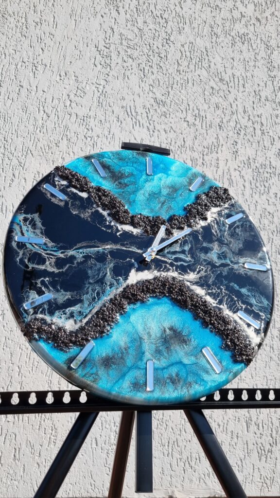 zegar z żywicą czarny niebieski srebro da resin art