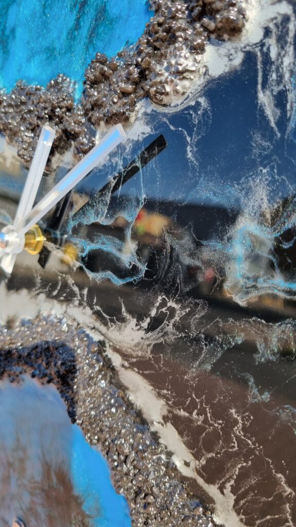 zegar z żywicą czarny niebieski srebro da resin art