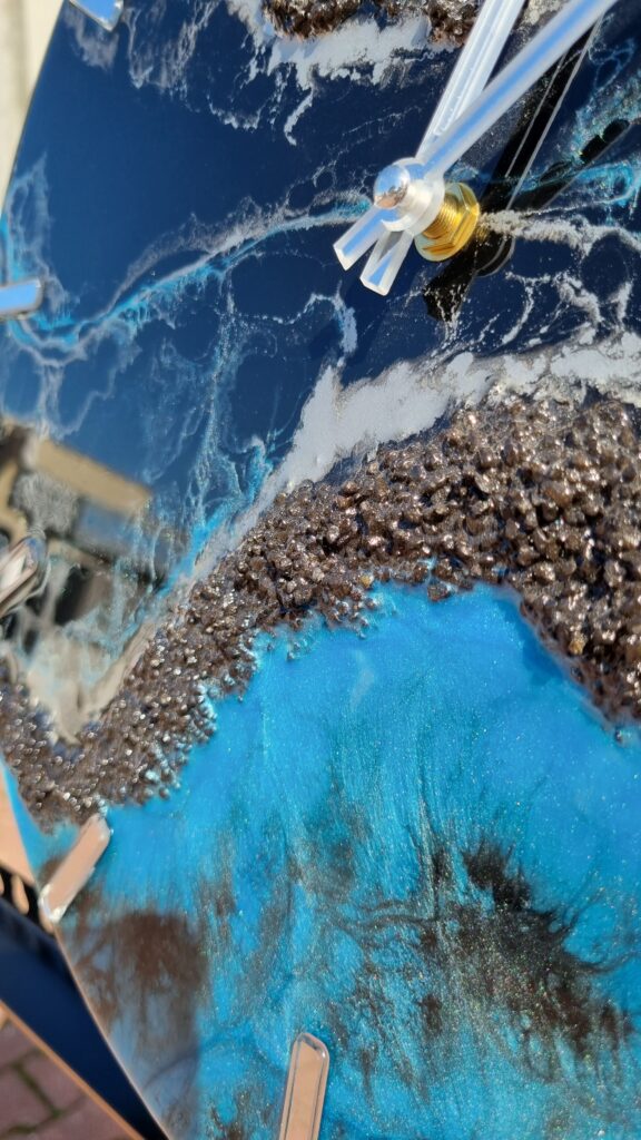 zegar z żywicą czarny niebieski srebro da resin art