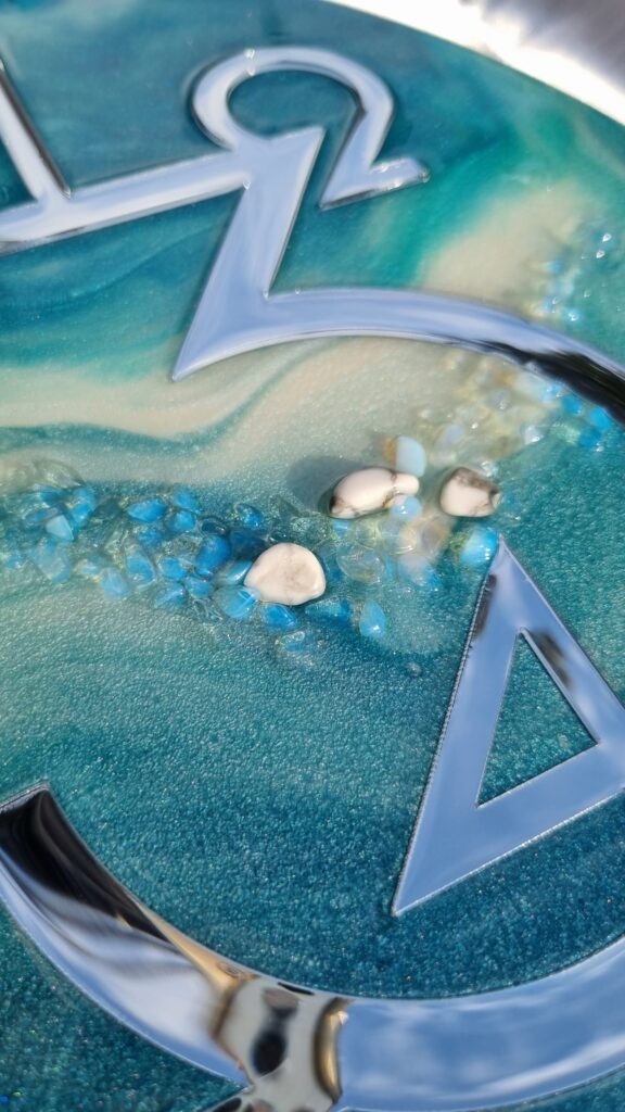 zegar z żywicą niebieski srebro da resin art