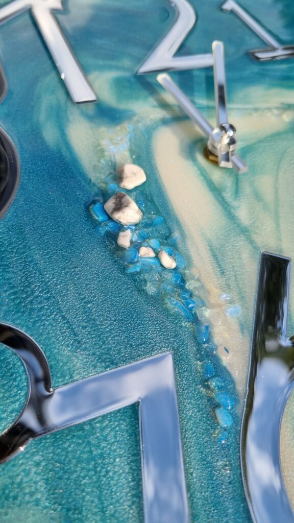 zegar z żywicą niebieski srebro da resin art