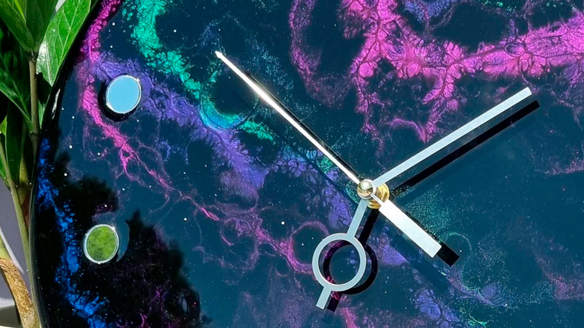 zegar z żywicą galaxy da resin art