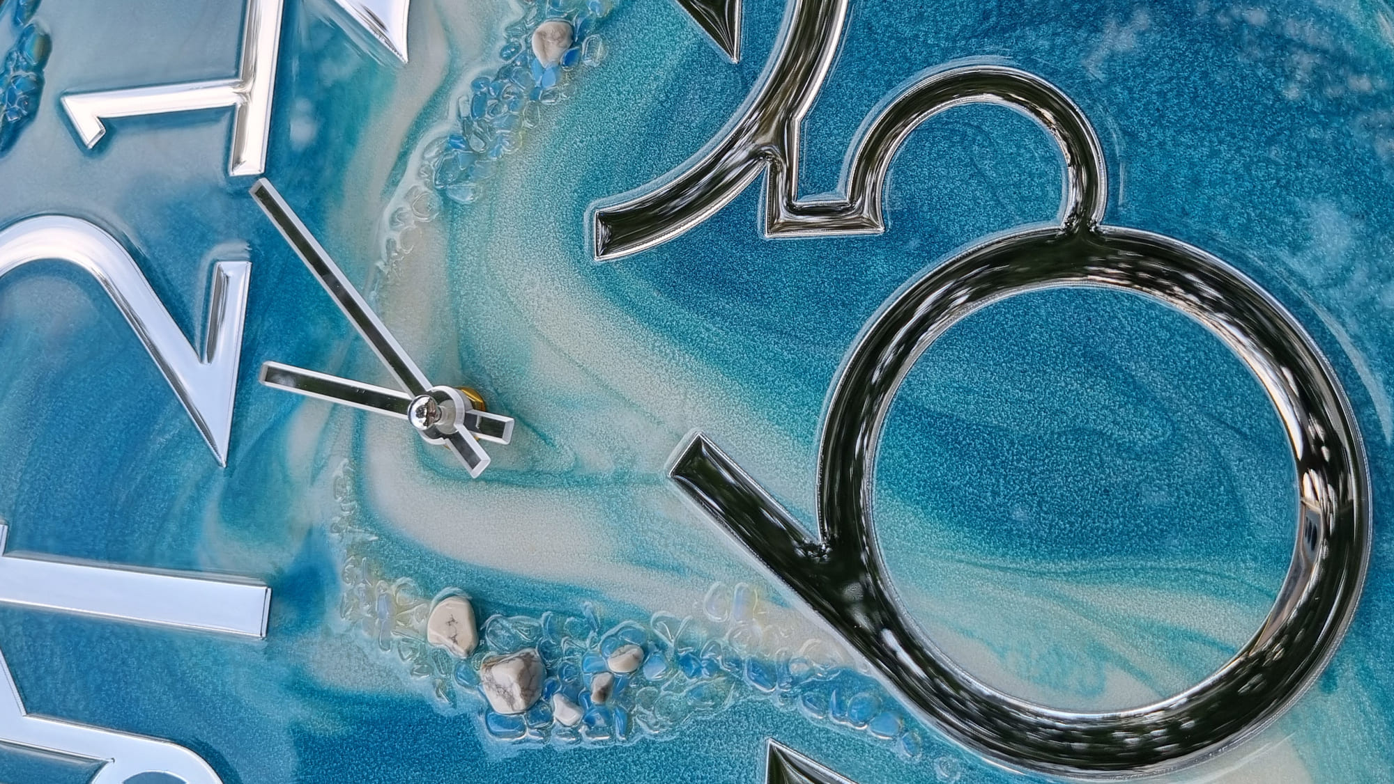 zegar z żywicą niebieski srebro da resin art