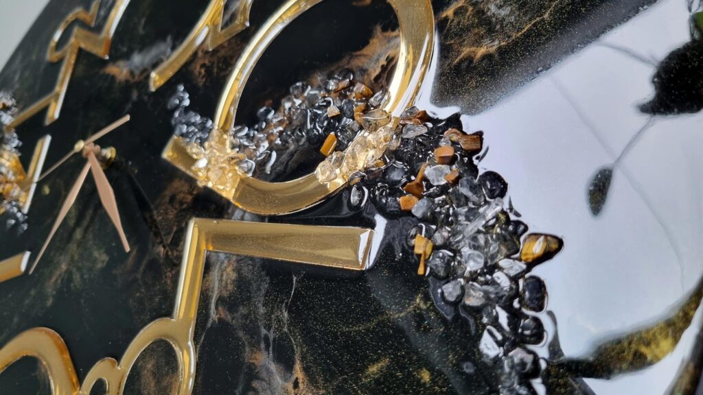 zegary ścienne z żywicą