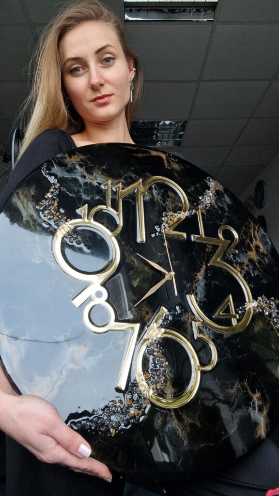zegar z żywicą czarny złoty da resin art