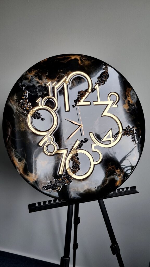 zegar z żywicą czarny złoty da resin art