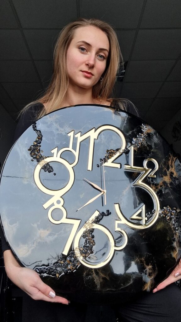 zegar z żywicą czarny złoty da resin art