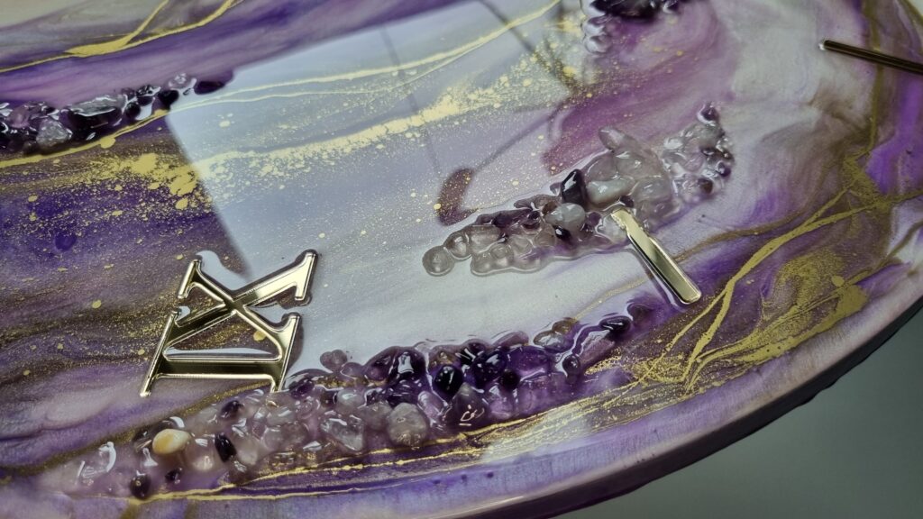 zegar z żywicy Ametyst jasno fioletowy złoto