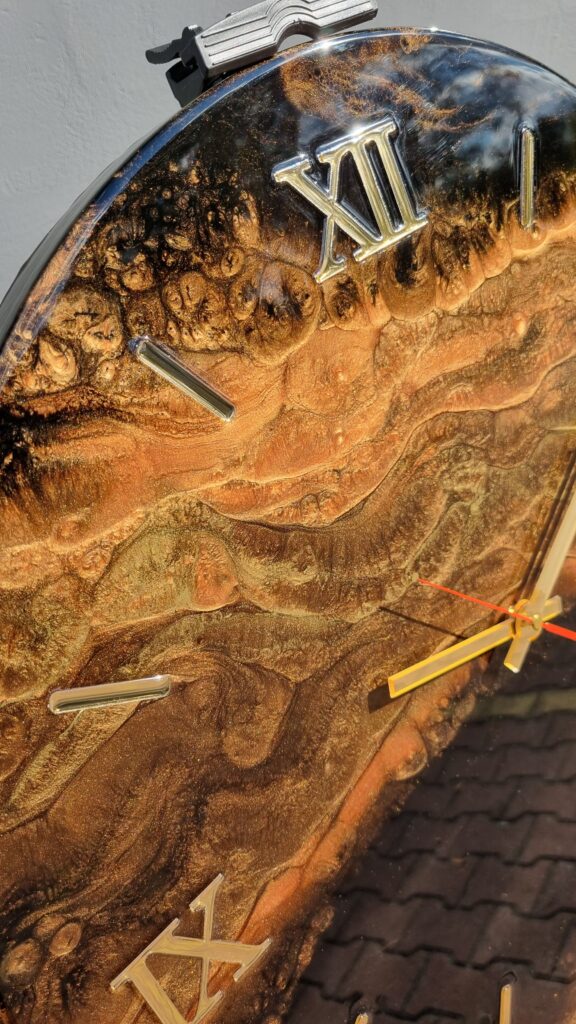 zegar z żywicą czarny brązowy imitacja drzewa