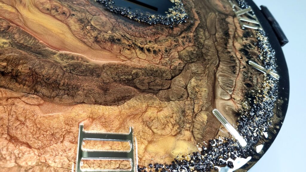 zegar z żywicą czarny brązowy imitacja drzewa