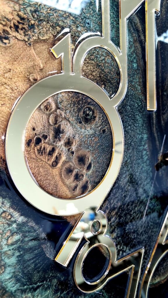 Zegar ścienny Lublin czarno brązowo zielony z logo