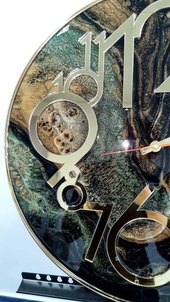 Zegar ścienny Lublin czarno brązowo zielony z logo