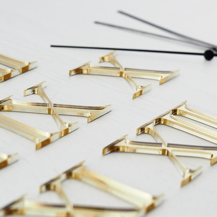 Gdzie kupić cyfry, wskazówki i mechanizmy do zegarów ściennych