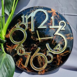 zegar z żywicy ręcznie robiony czarny kuper