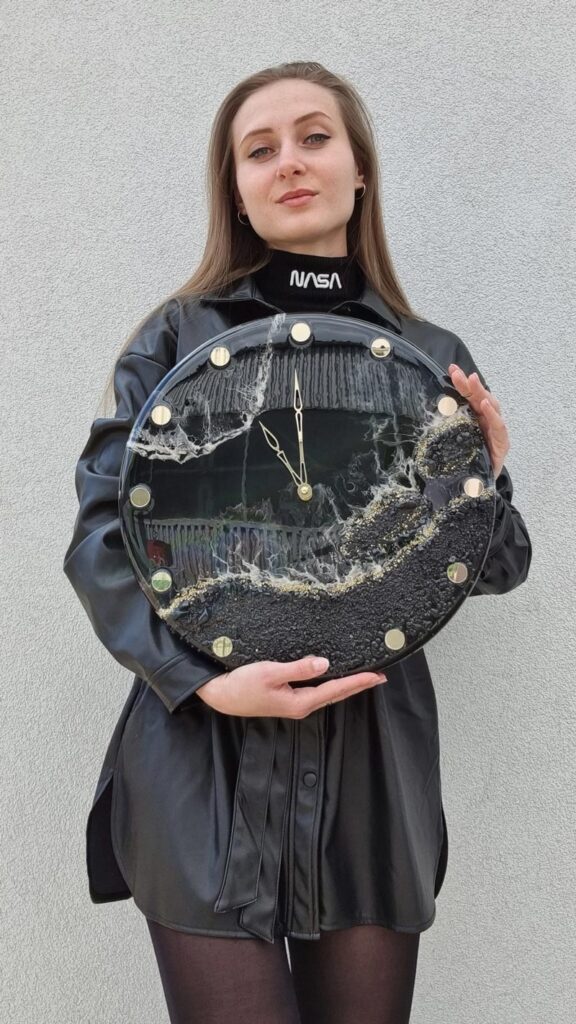 zegar z żywicą czarne morze