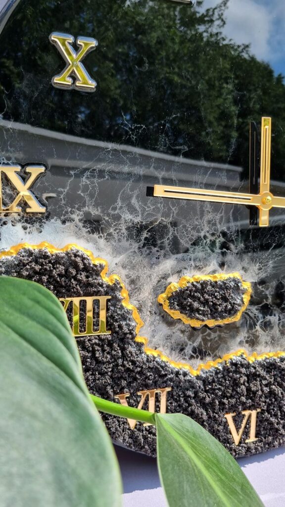 zegar z żywicą czarne morze