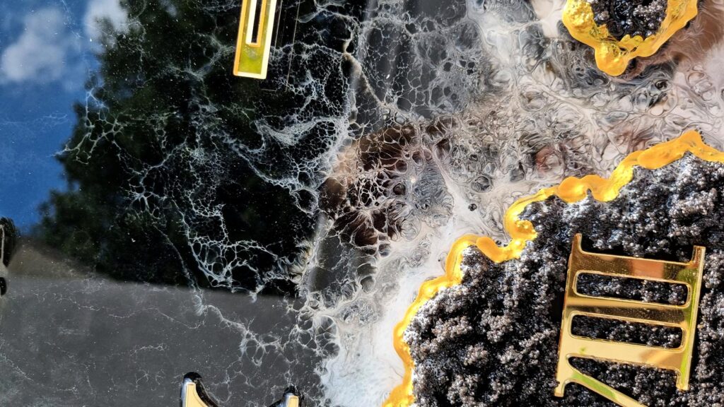 zegar z żywicą czarne morze