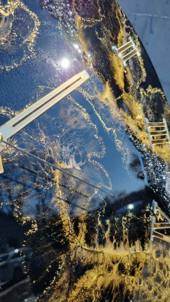 Zegar z żywicy da resin art czarno złoty marmur 50 cm