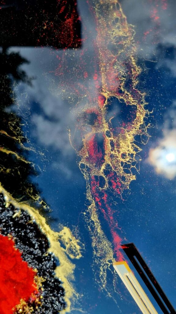 zegar z żywicy ręcznie robiony czarny czerwony