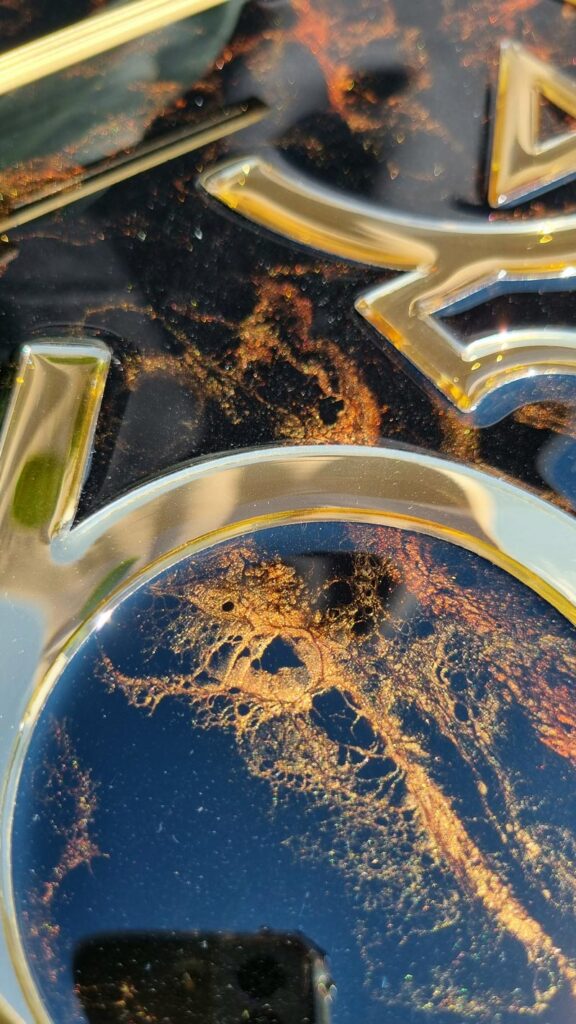 zegar z żywicy ręcznie robiony czarny kuper