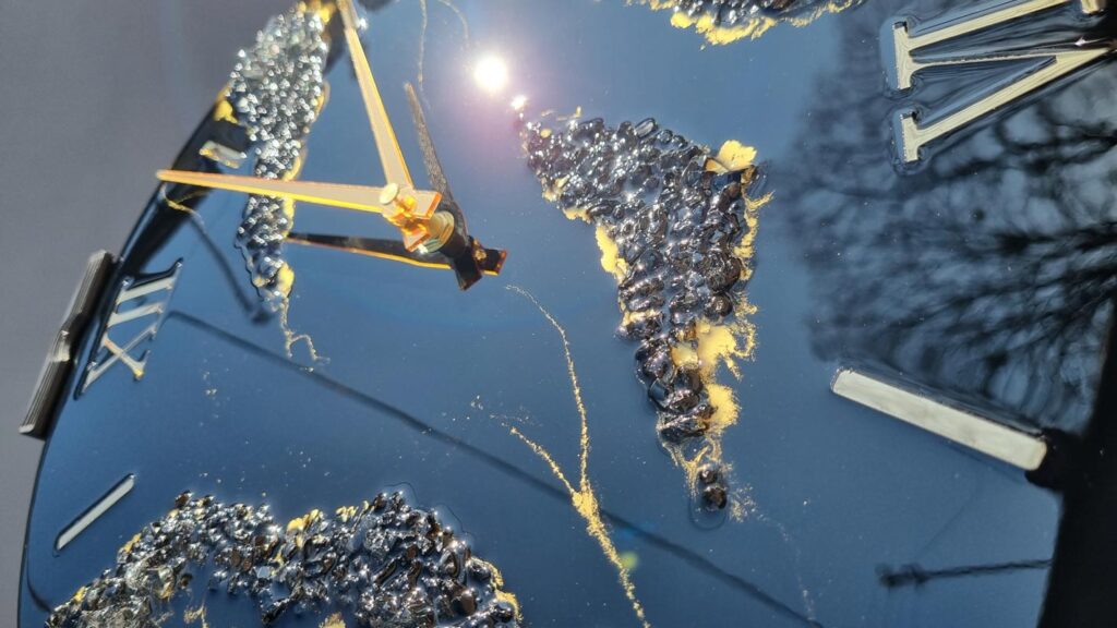 Zegar z żywicy da resin art czarno złoty 40 cm