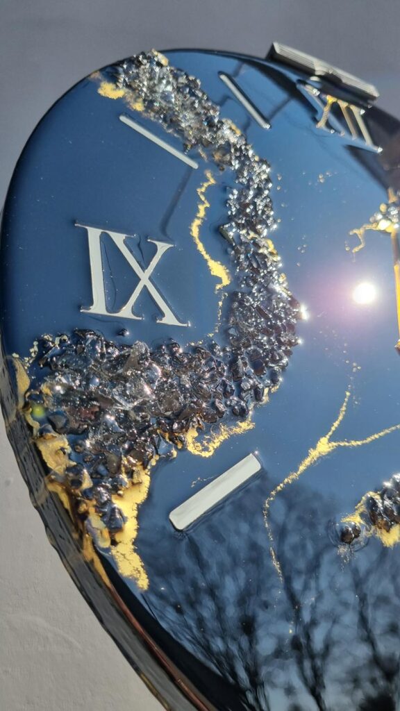 Zegar z żywicy da resin art czarno złoty 40 cm