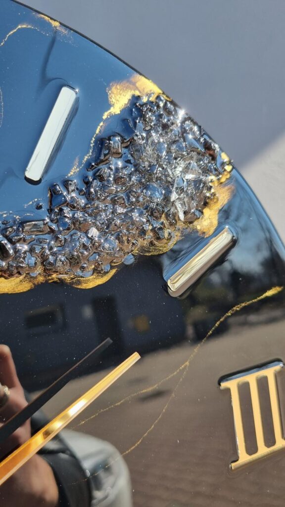 Zegar z żywicy da resin art czarno złoty 40 cm