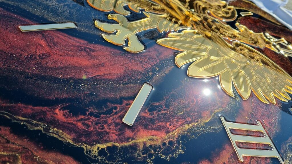 zegar ścienny z żywicy Polska godło czerwony czarny złoto