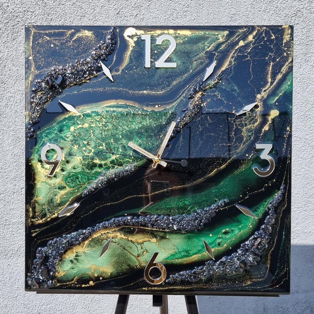 zegar ścienny z żywicy kwadratowy czarny zielony złoto