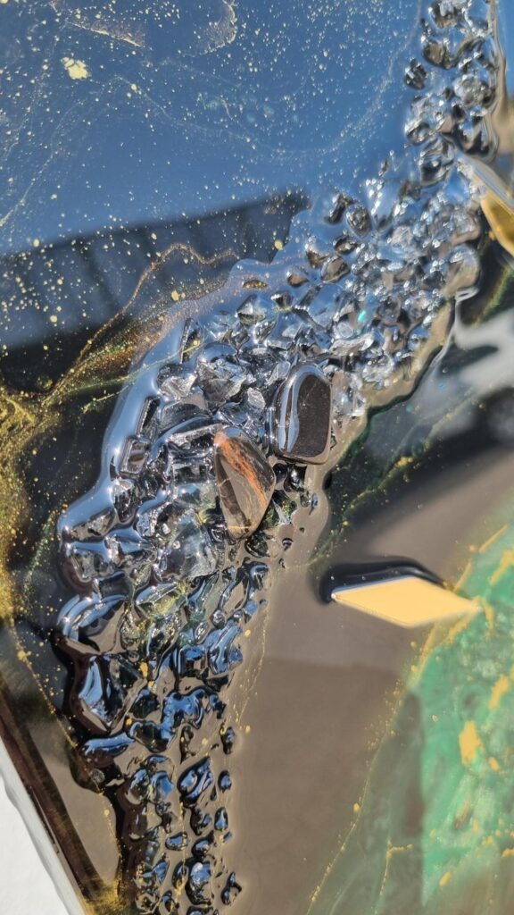 zegar ścienny z żywicy kwadratowy czarny zielony złoto