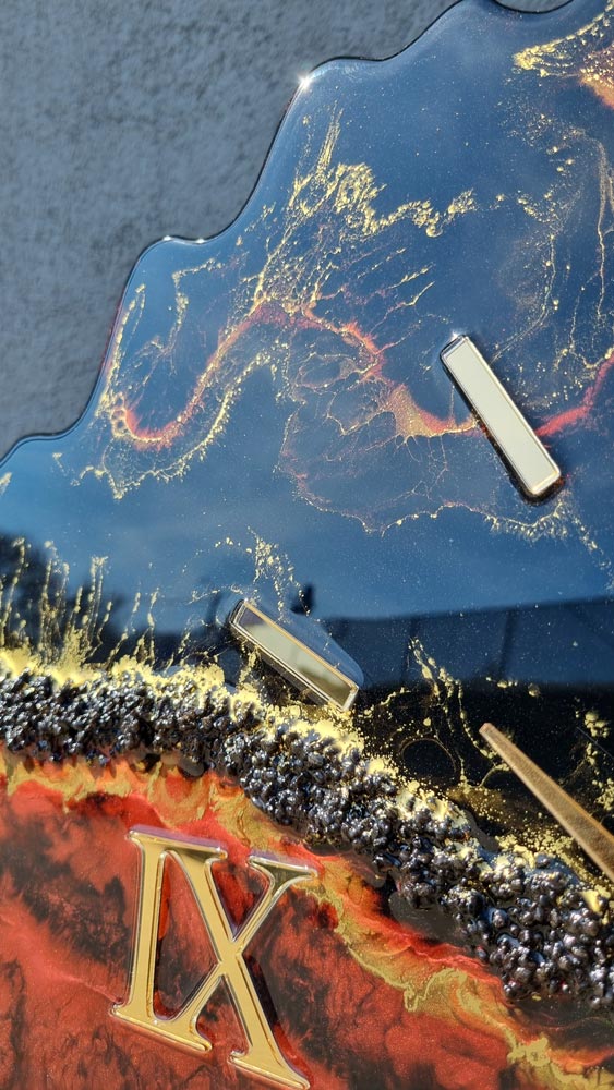 zegar ścienny z żywicy czerwono czarny geoda