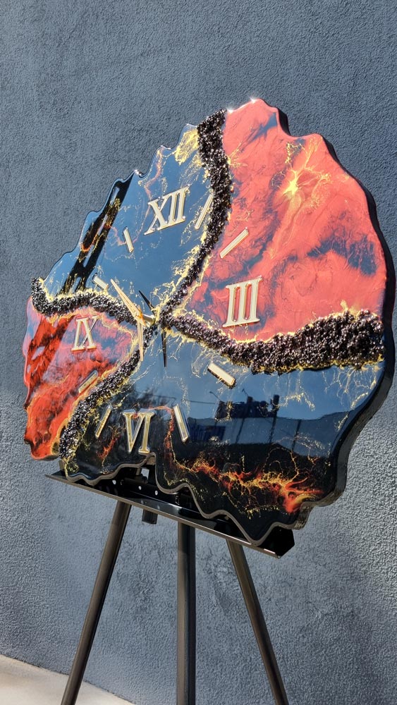 zegar ścienny z żywicy czerwono czarny geoda