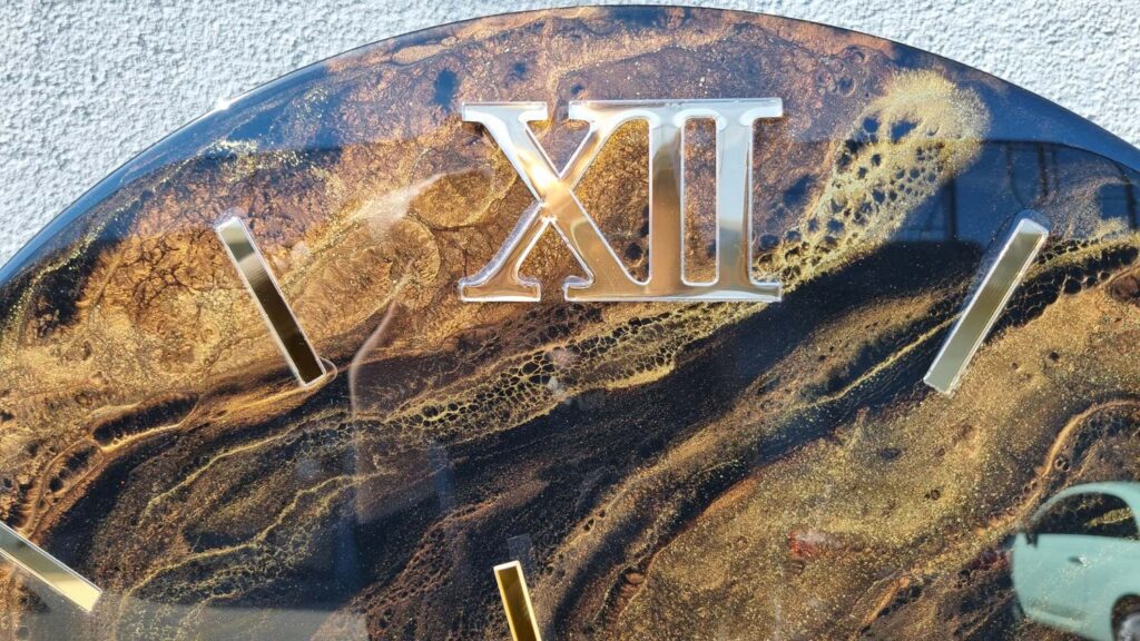 Zegar ścienny z żywicy Złoto brąz na czarnym