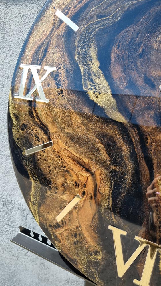 Zegar ścienny z żywicy Złoto brąz na czarnym