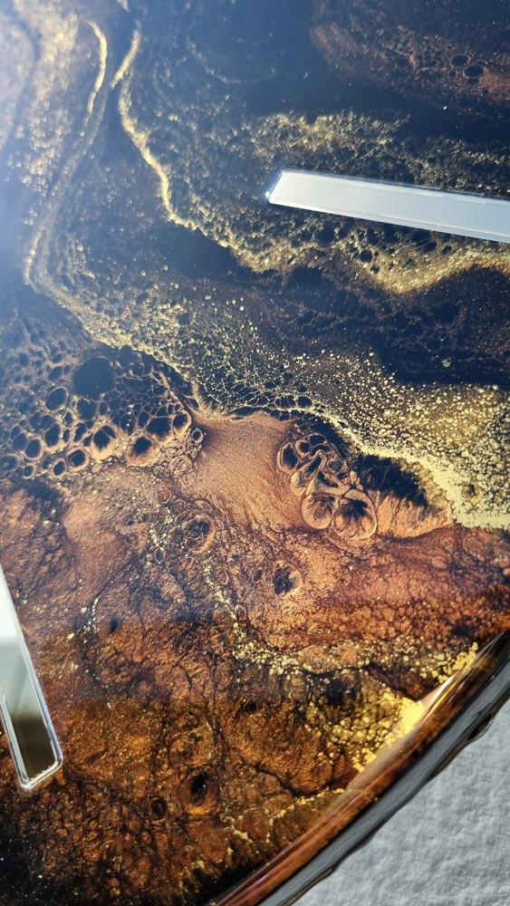 Zegar ścienny z żywicy Złoto brąz na czarnym