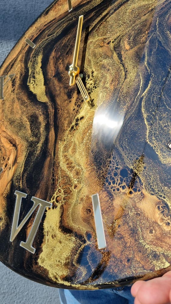 Zegar ścienny z żywicy Złoto brąz na czarnym