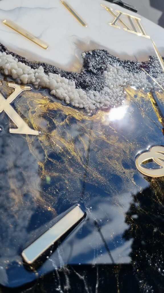 zegar ścienny z żywicy personalizowany