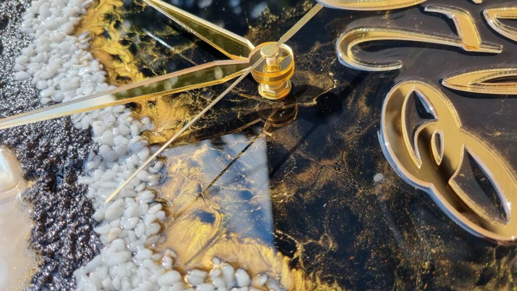 zegar ścienny z żywicy personalizowany