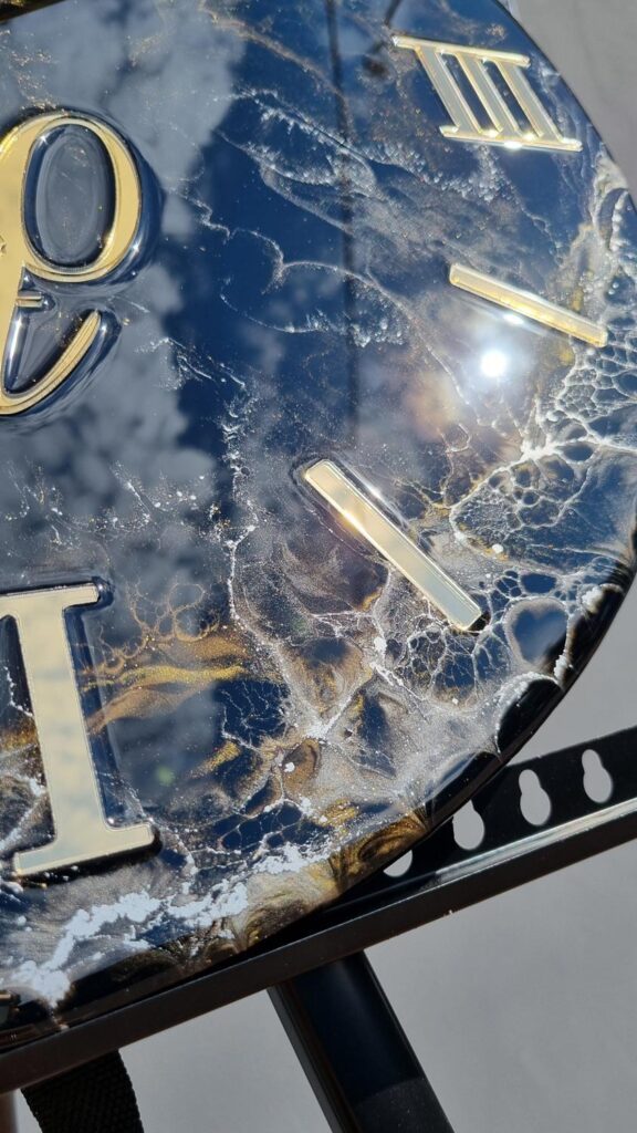 zegar ścienny z żywicy personalizowany