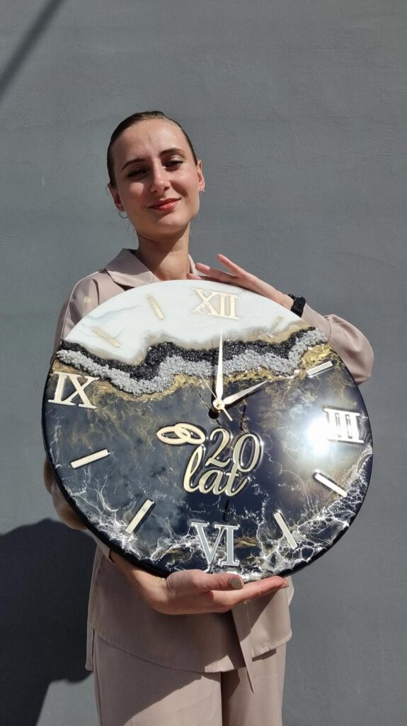 zegar ścienny z żywicy personalizowany