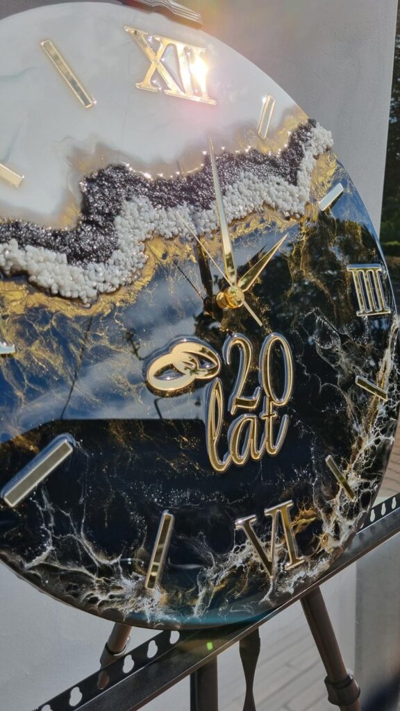 zegar ścienny z żywicy personalizowany