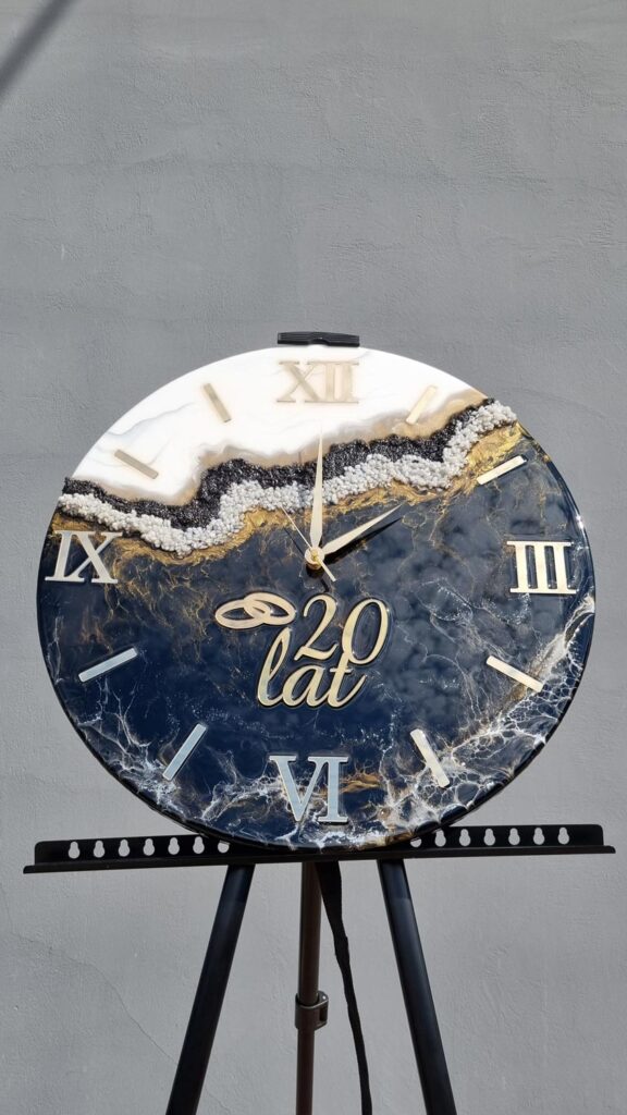 zegar ścienny z żywicy personalizowany