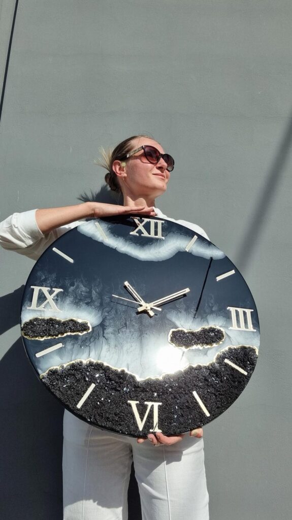 zegar z żywicy czarne morze