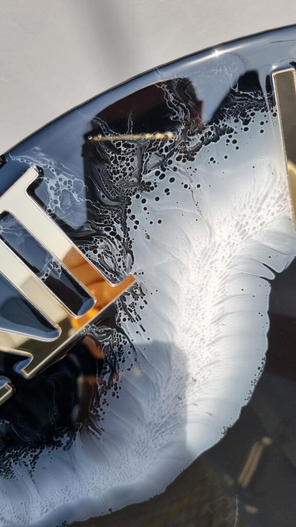 zegar z żywicy czarne morze