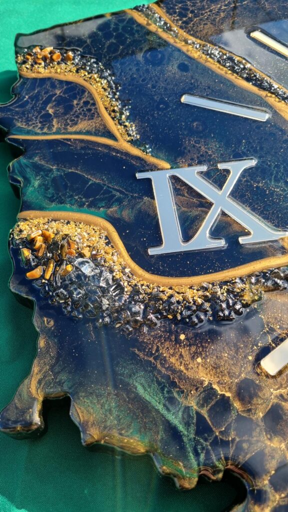 zegar żywica polska czarny zielony złoty godło