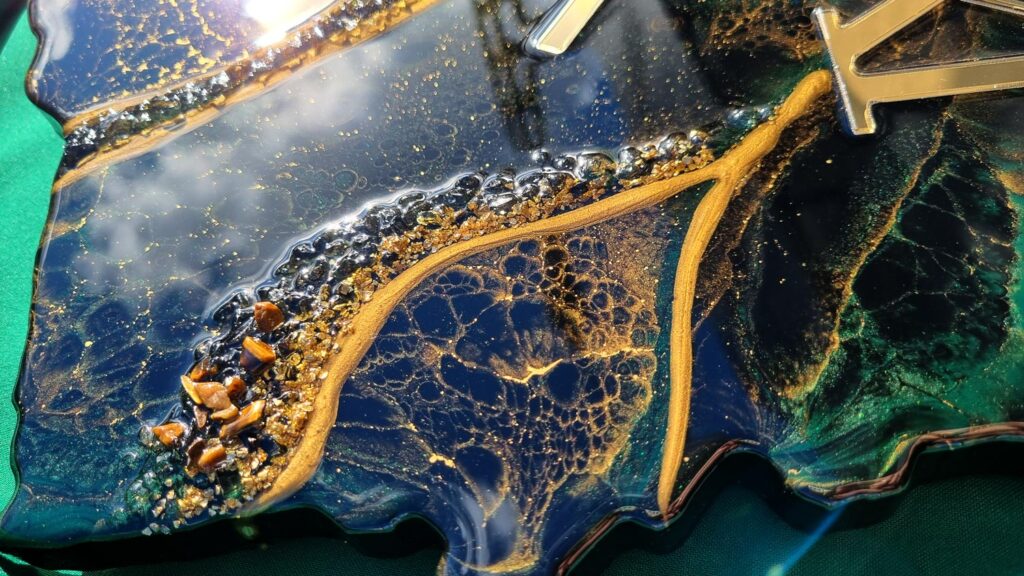 zegar żywica polska czarny zielony złoty godło