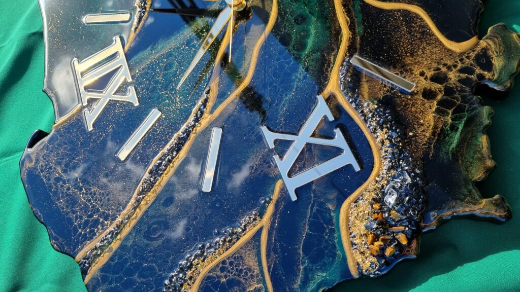 zegar żywica polska czarny zielony złoty godło